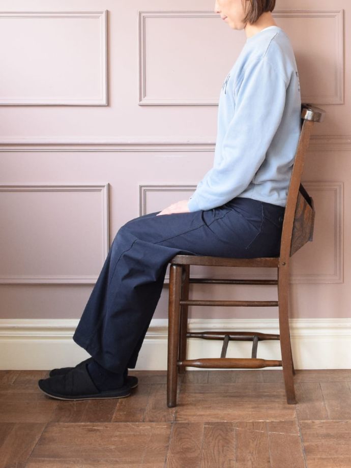 チャーチチェアの横顔