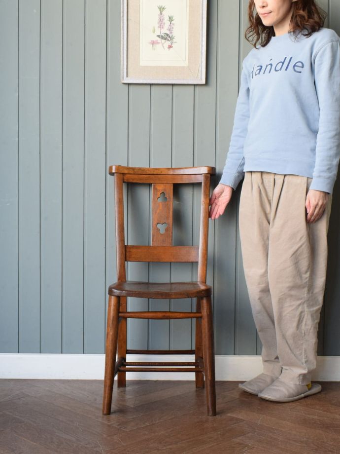 英国アンティークのチャーチチェア