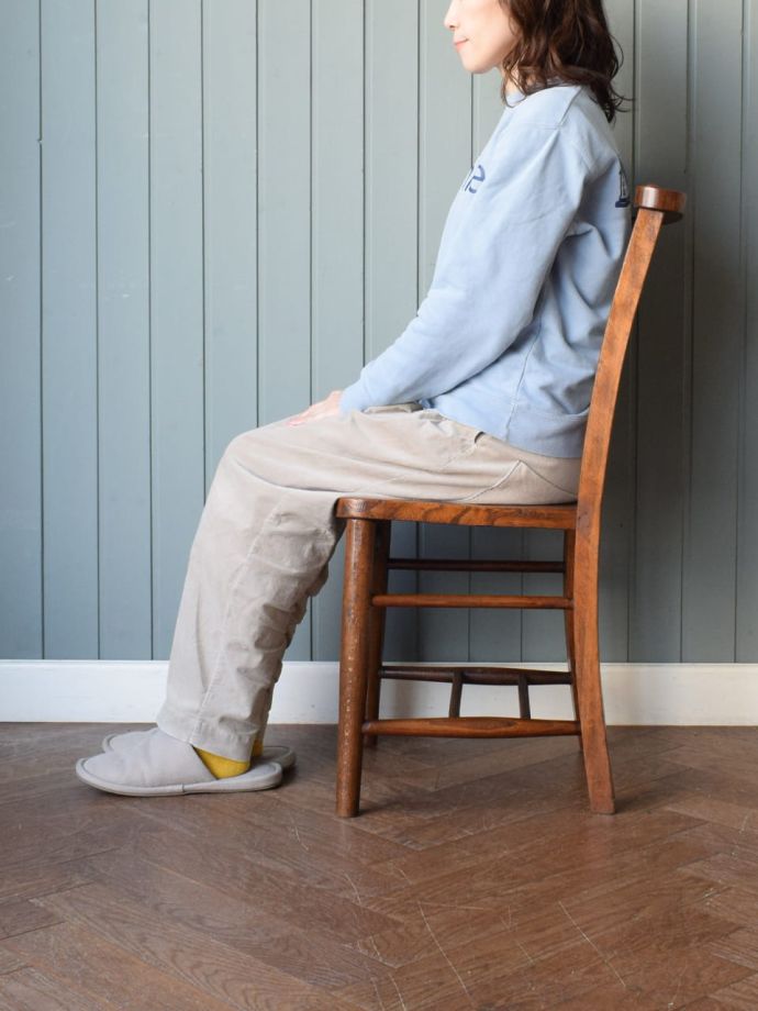 チャーチチェアの横顔