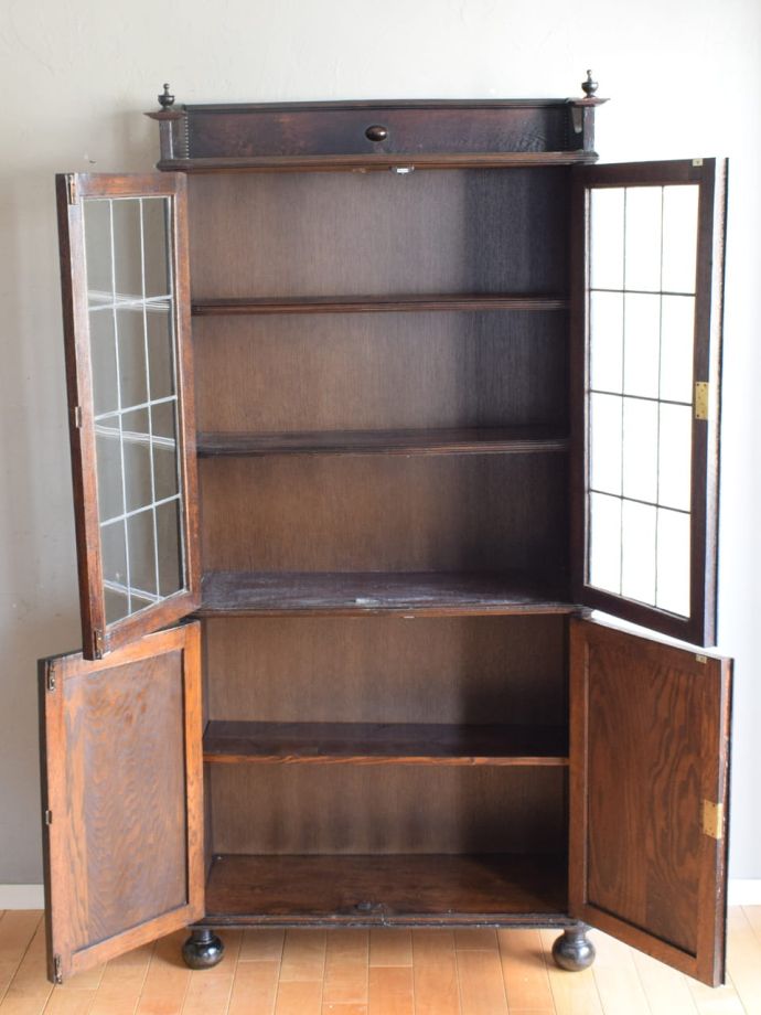 アンティークキャビネット扉の中