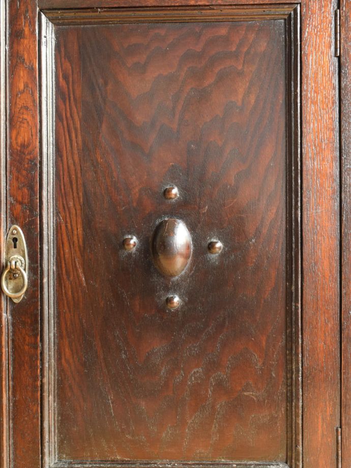 ガラスキャビネットの装飾