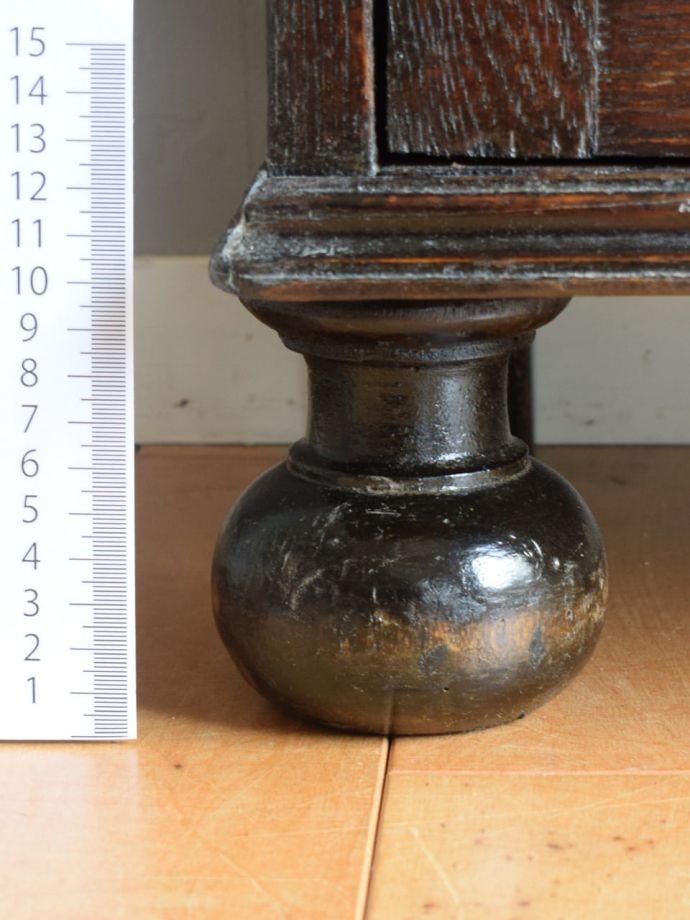 アンティーク家具の脚