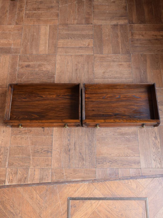 サイドボードの引き出し