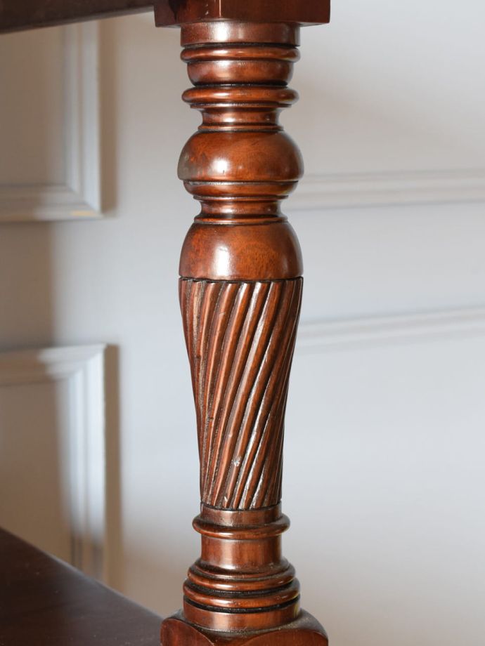 英国アンティークらしい装飾