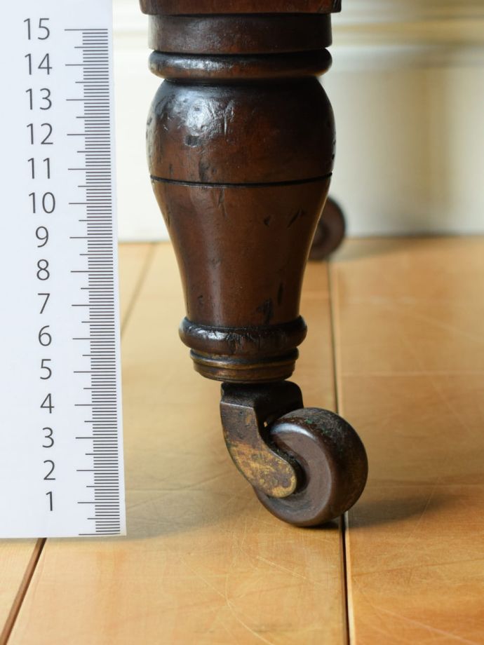 アンティーク家具の脚