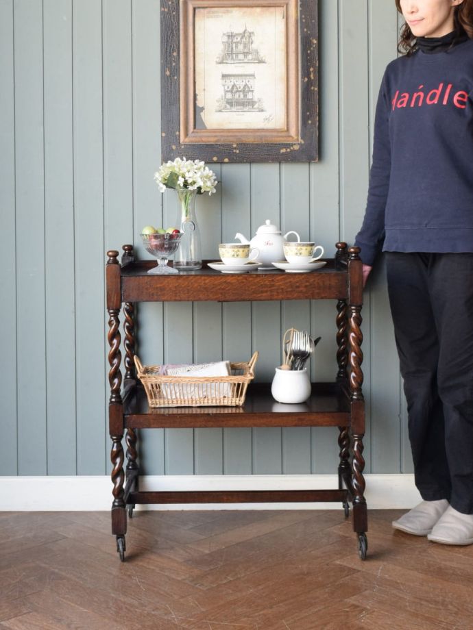 英国アンティークのワゴン