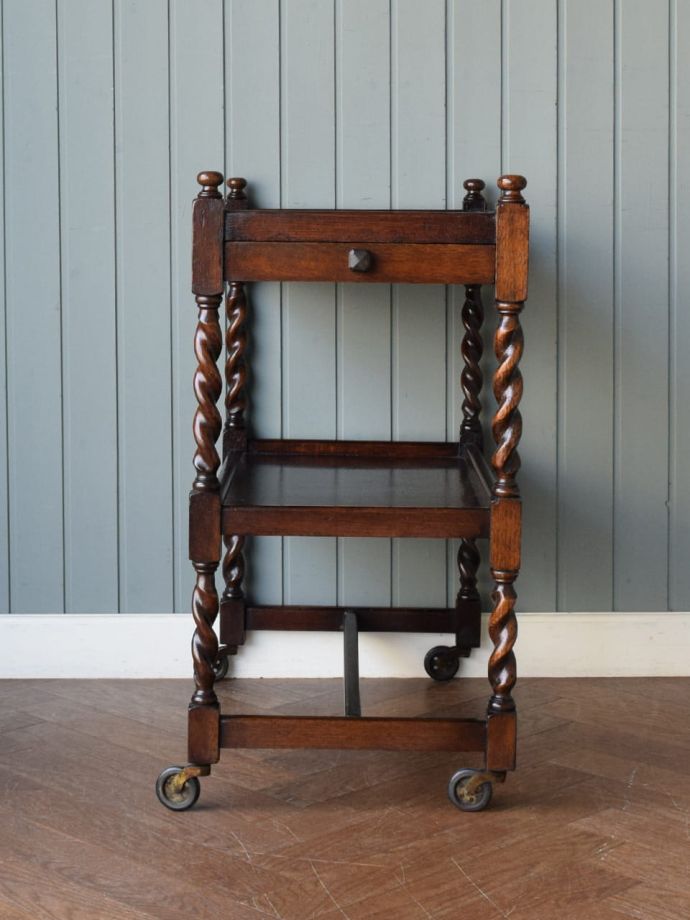 アンティークワゴンの側面