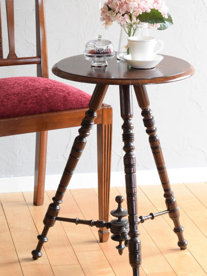 英国のアンティーク家具らしいデザイン
