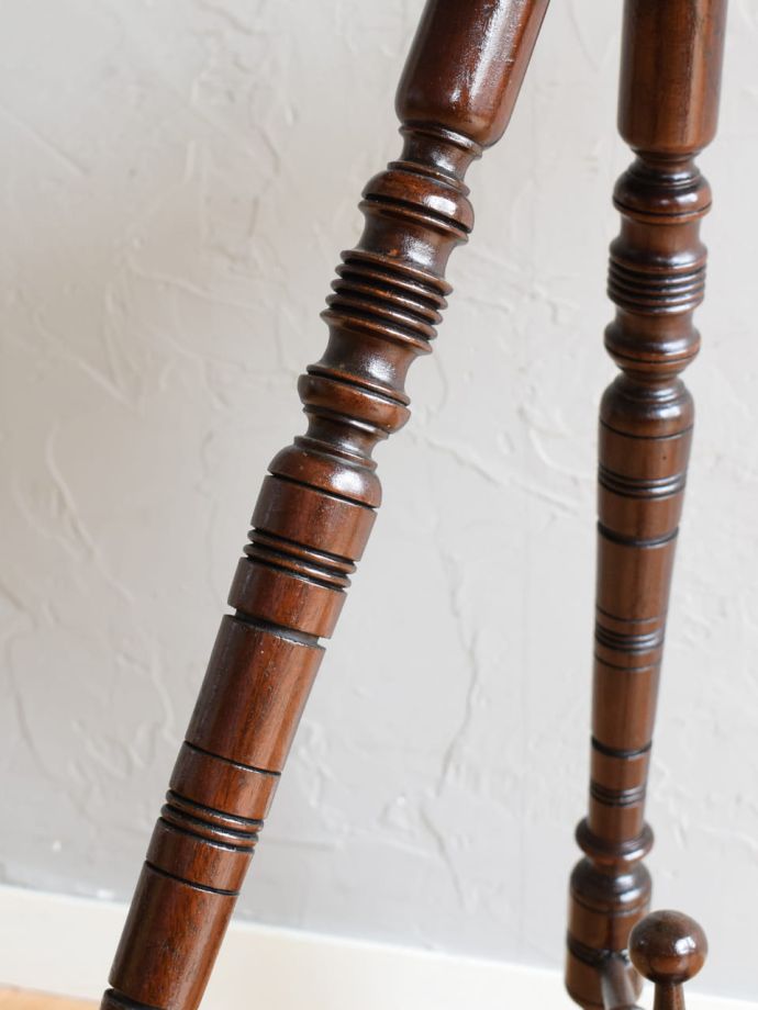 アンティークテーブルの装飾