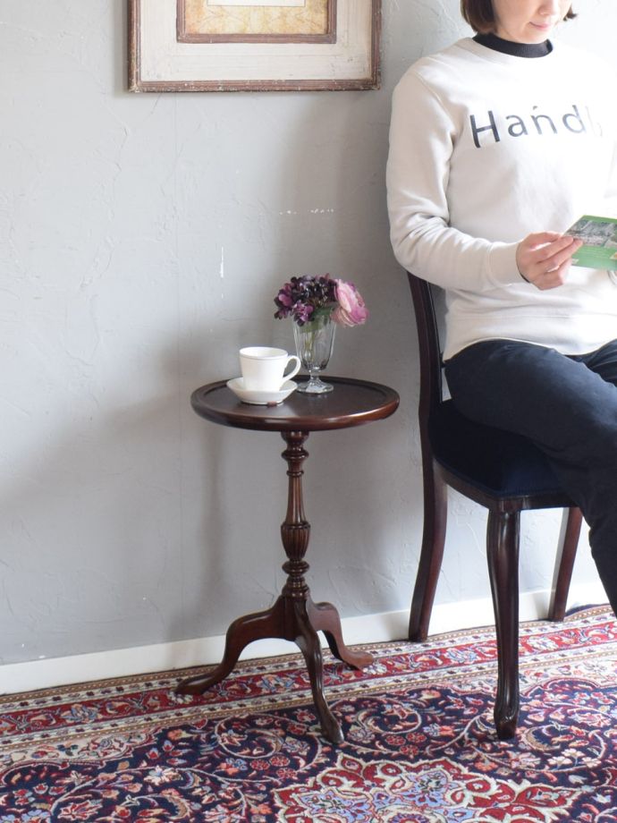 アンティークのワインテーブル