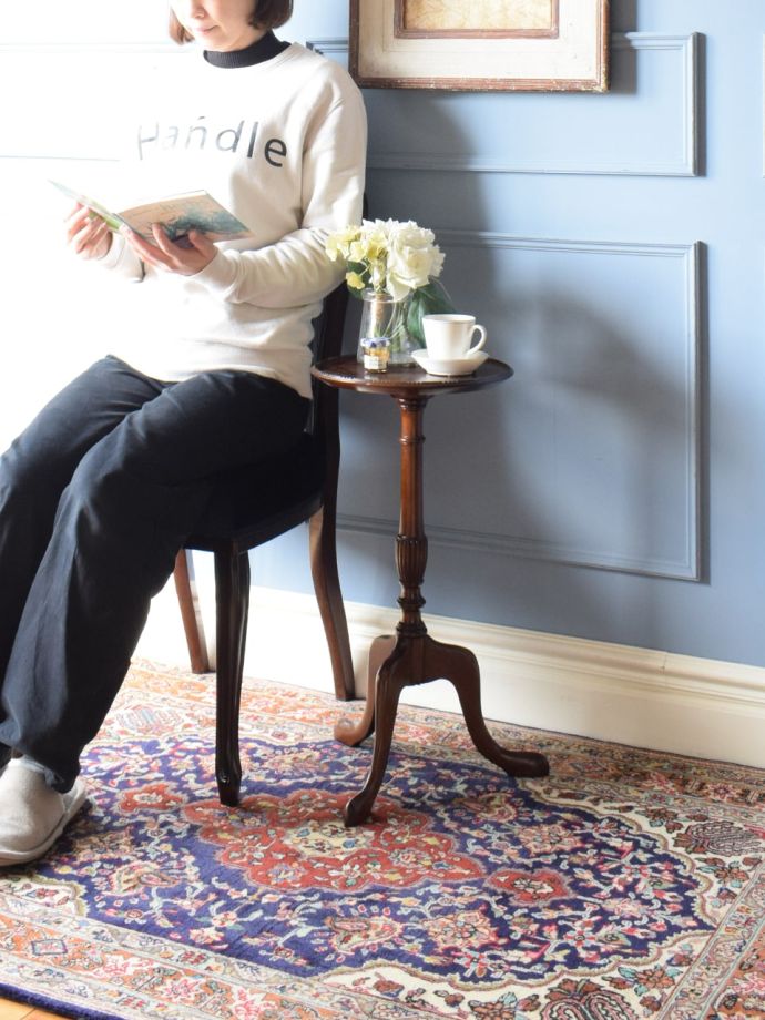 アンティークのワインテーブル