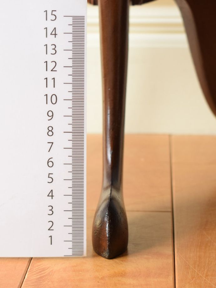 アンティークテーブルの脚