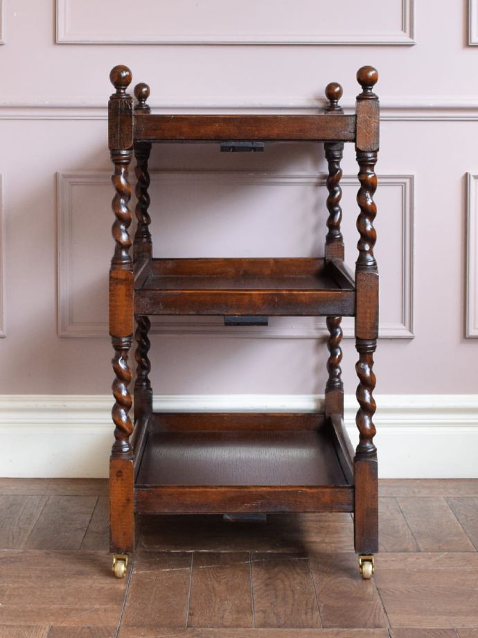 アンティークワゴンの側面