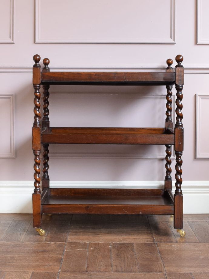 アンティークワゴンの後ろ姿