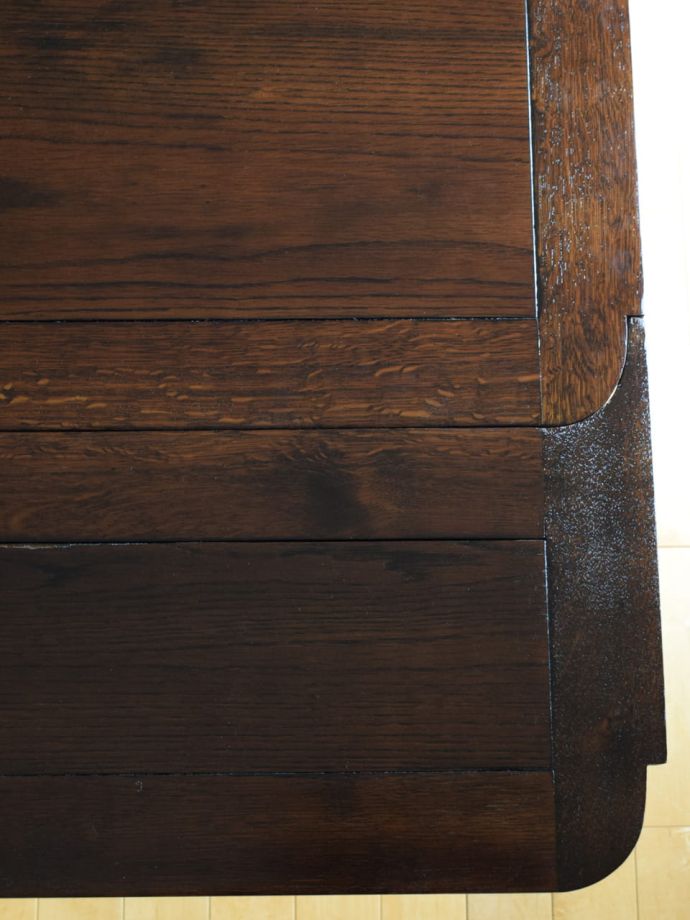 アンティークテーブルの木目