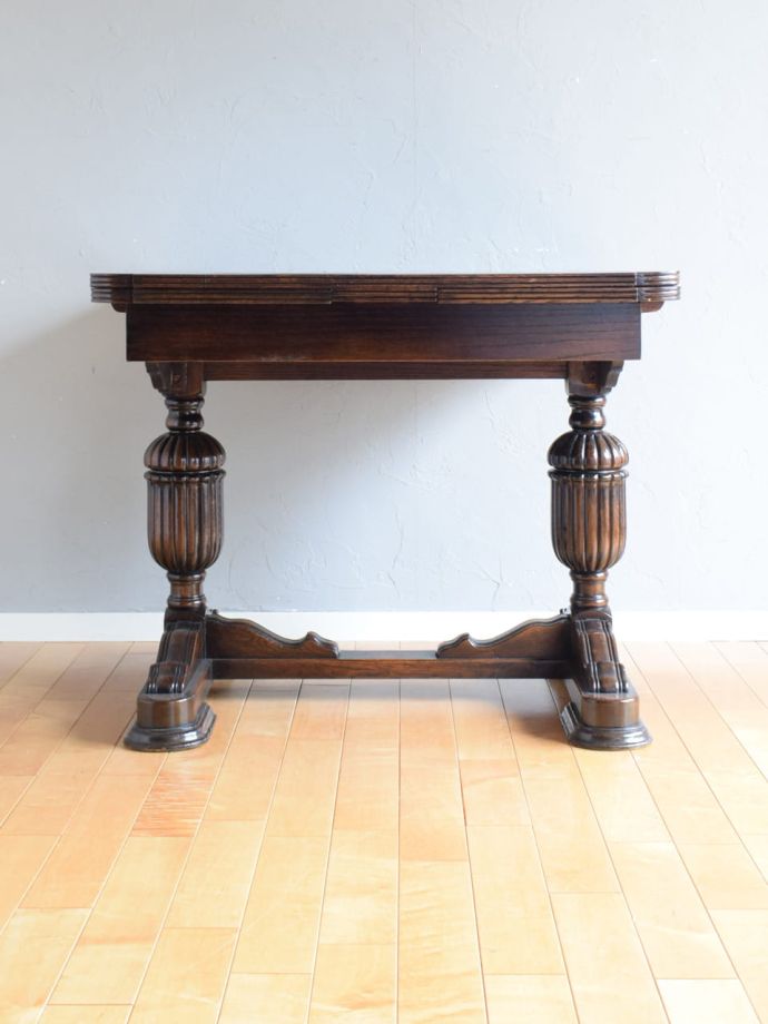 伸長式テーブルの側面