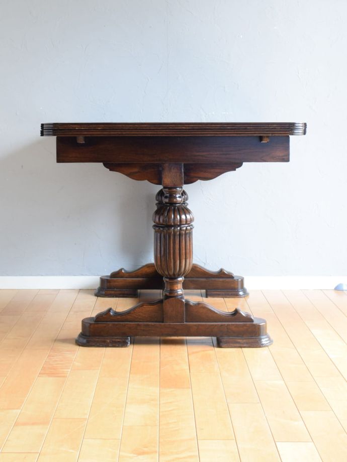 ドローリーフテーブルの横顔