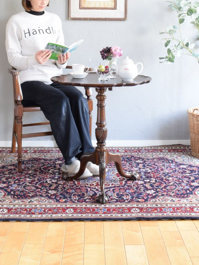 アンティークのオケージョナルテーブル