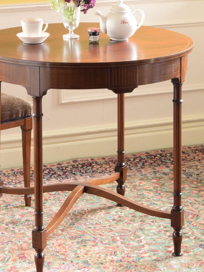 英国のアンティーク家具らしいデザイン