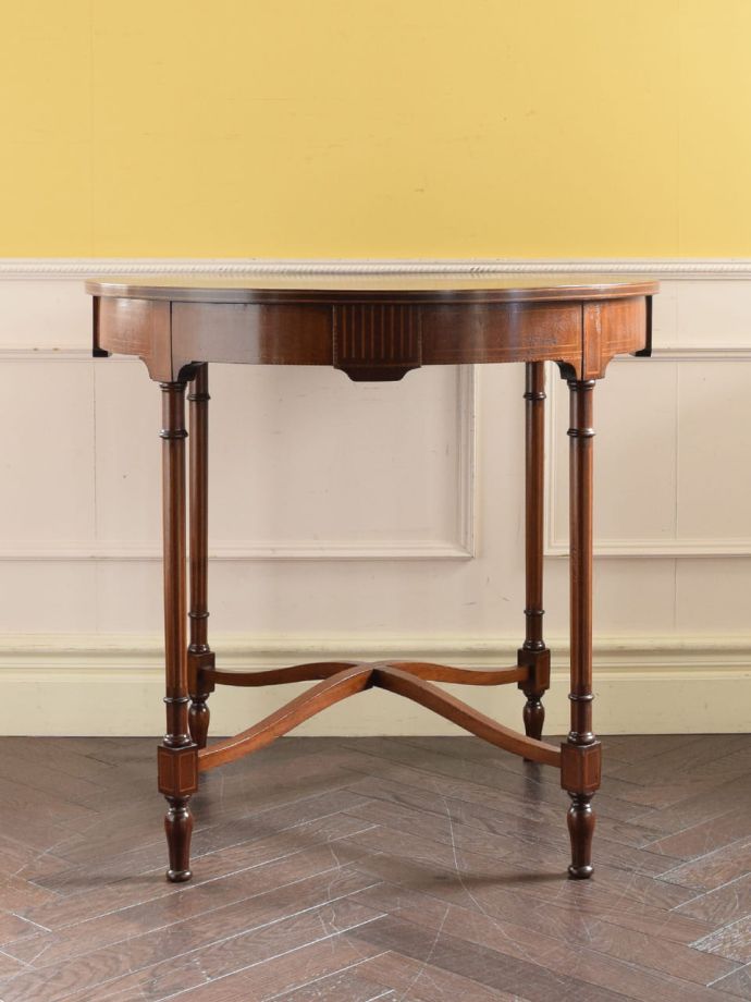 アンティーク家具の側面