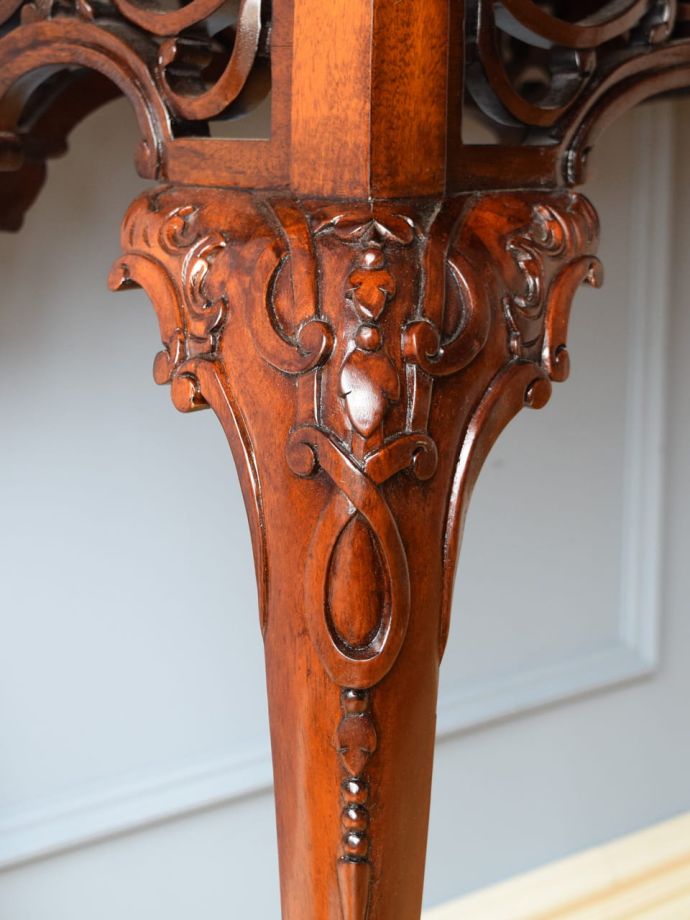 アンティーク家具の装飾