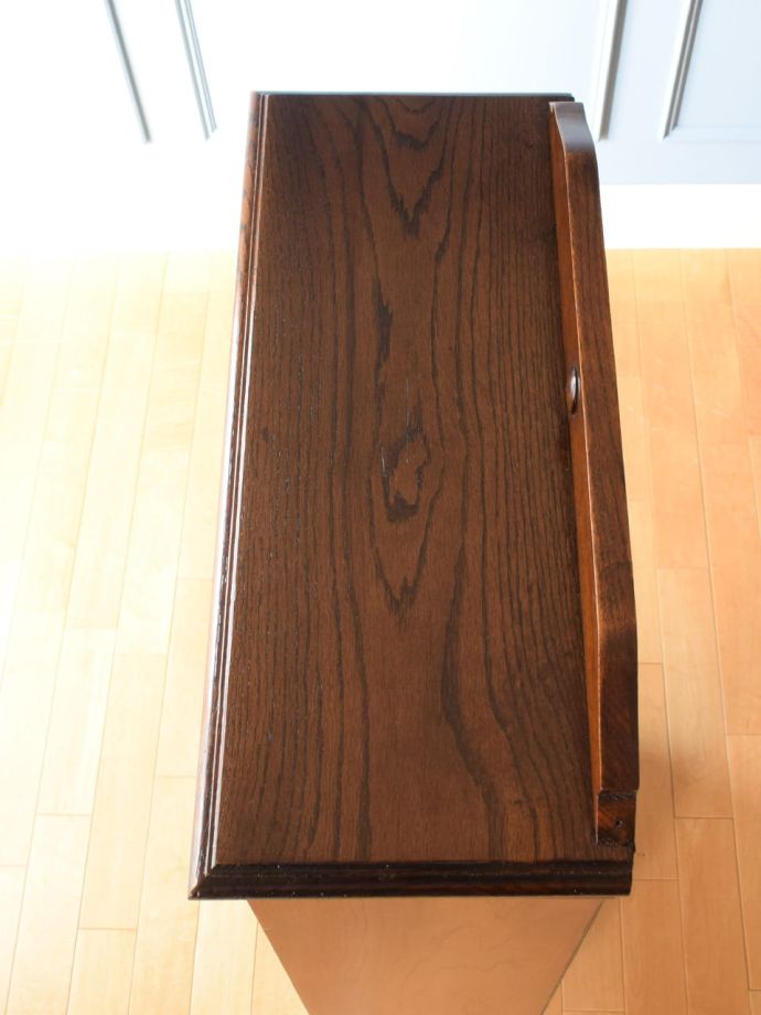 アンティークキャビネットの天板