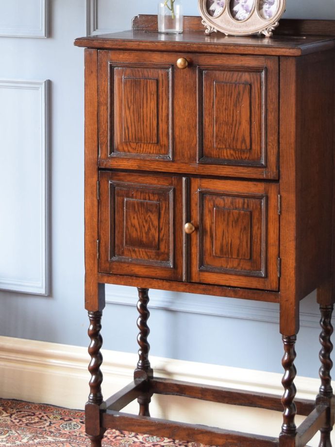 アンティーク家具らしさが漂う装飾