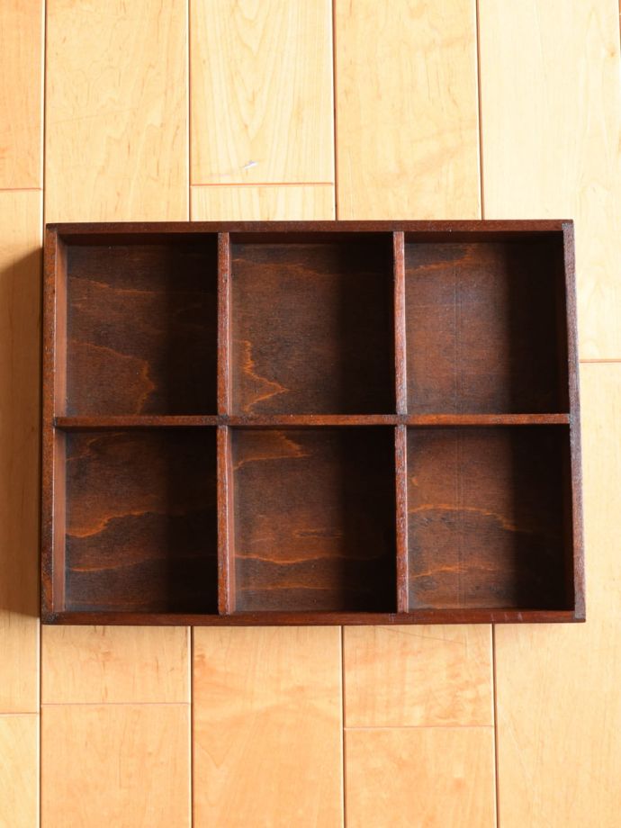 仕切りのついたボックス