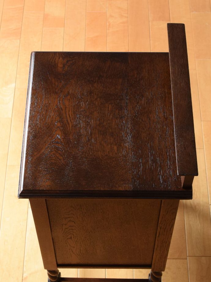 サイドキャビネットの天板