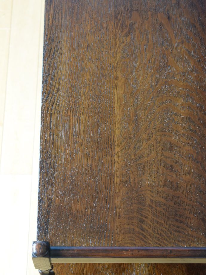 アンティークワゴンの木目