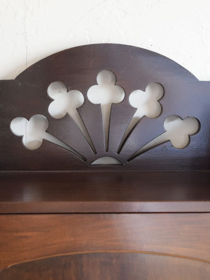 英国アンティークらしい装飾