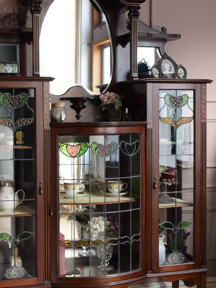 美しいガラスキャビネット