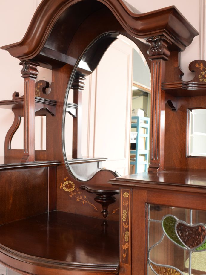 パーラーキャビネットの鏡