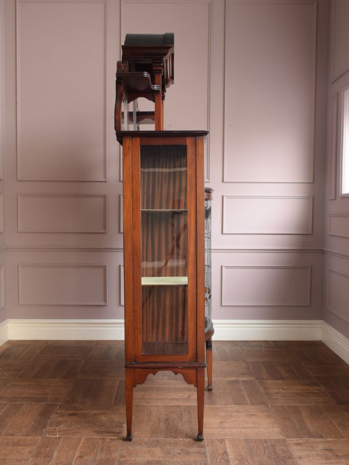 キャビネットの側面