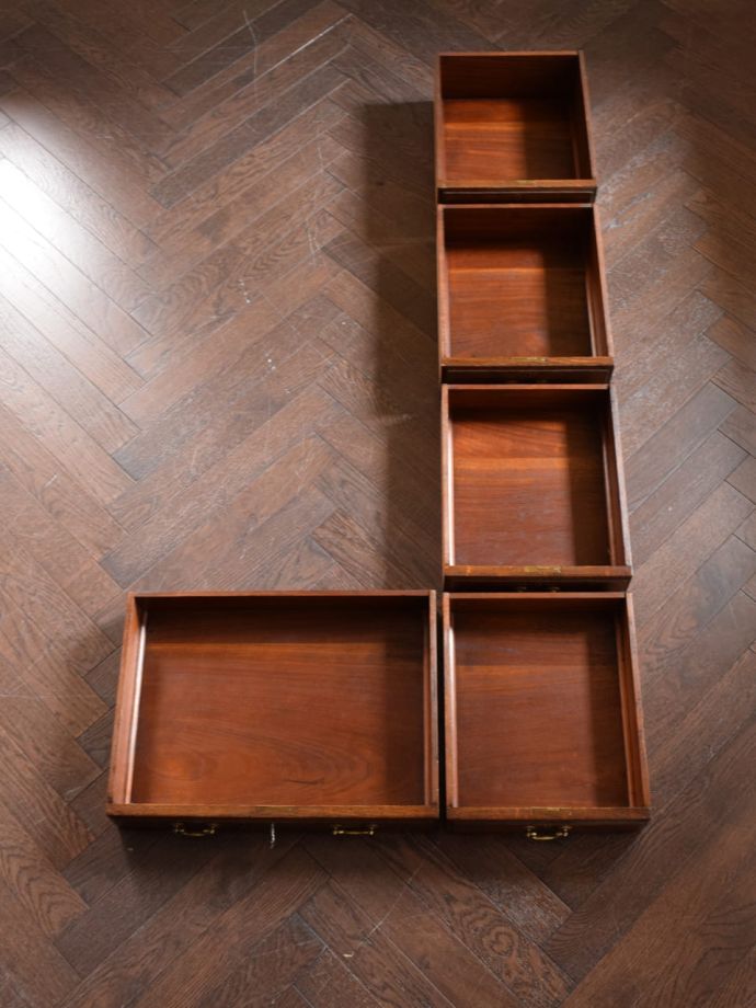 アンティークデスクの引き出し