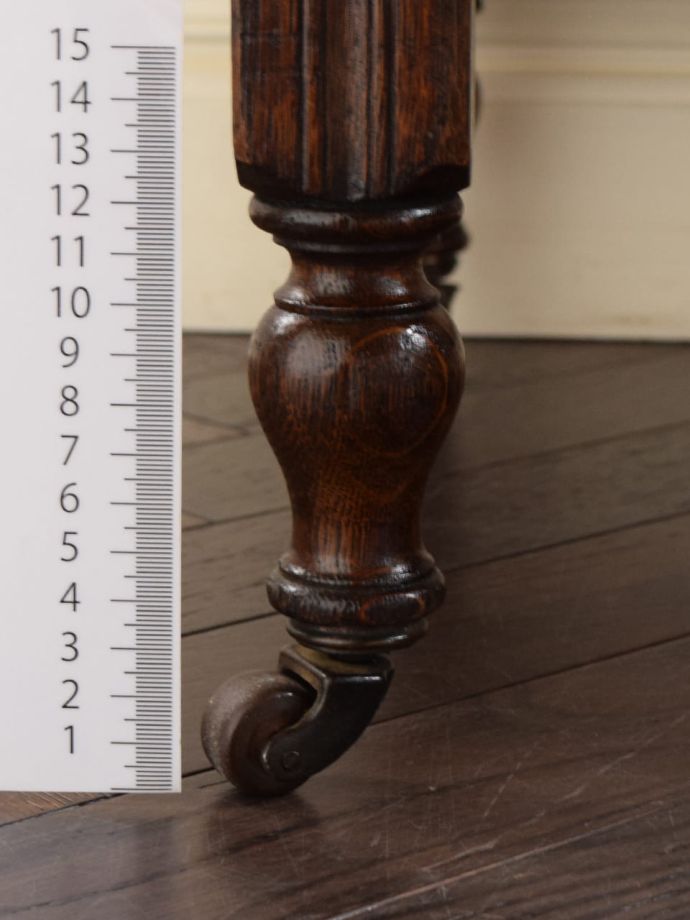 アンティークデスクの脚