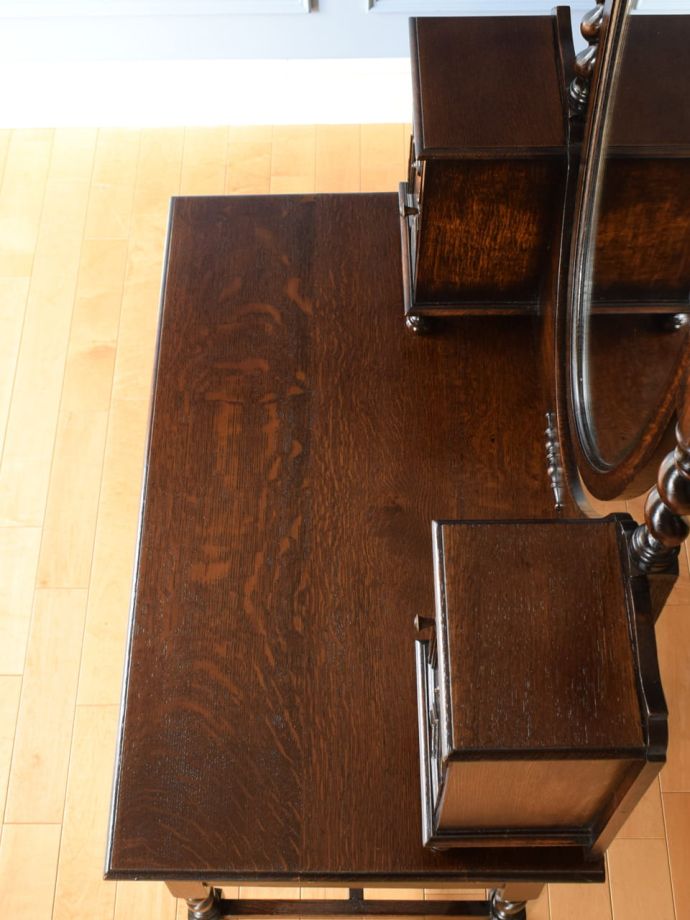 アンティークドレッサーの天板