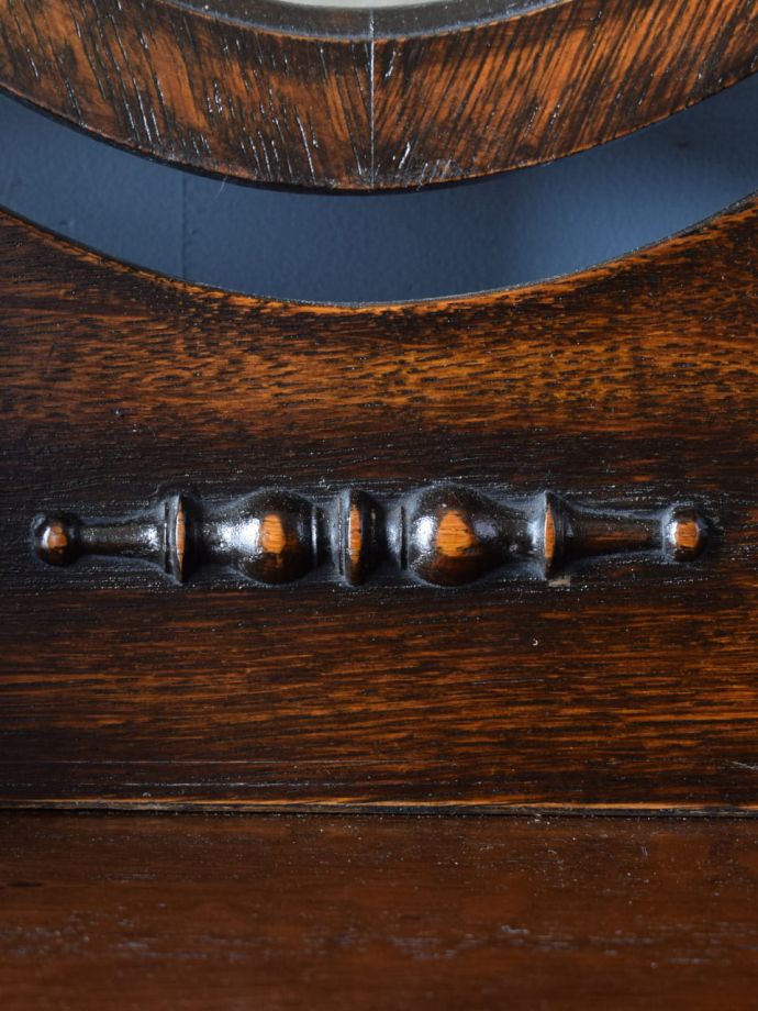 アンティーク家具らしい装飾