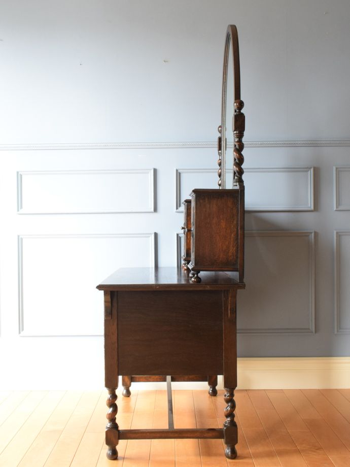 ドレッサーの側面