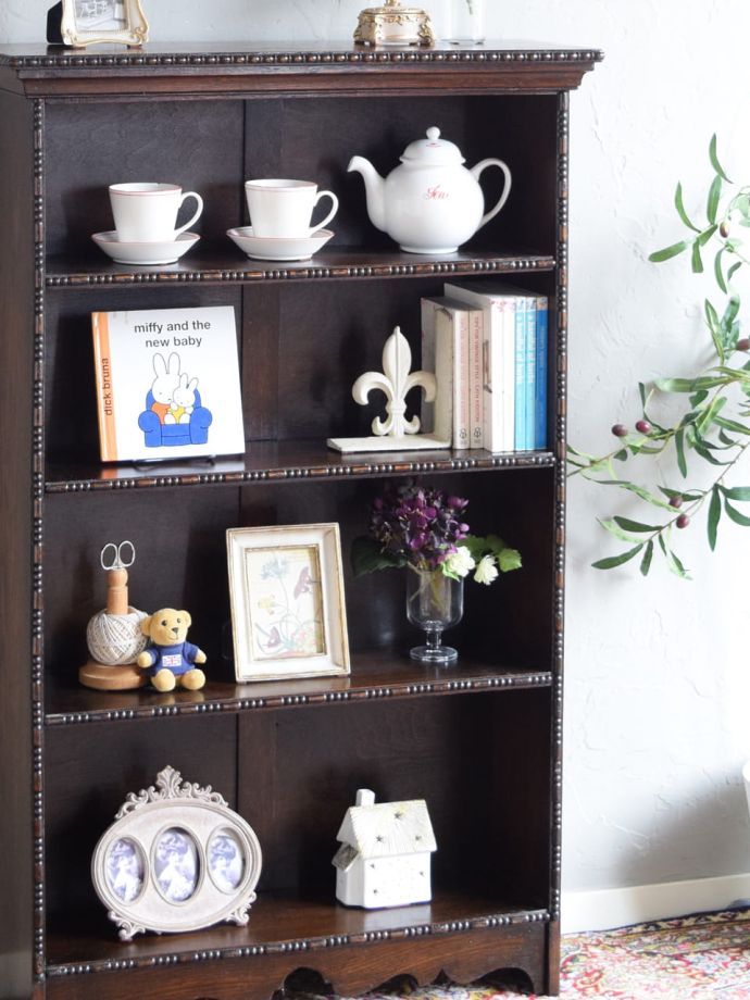 アンティーク家具らしい美しい木目