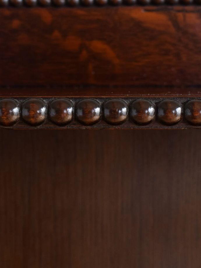 アンティーク家具の装飾