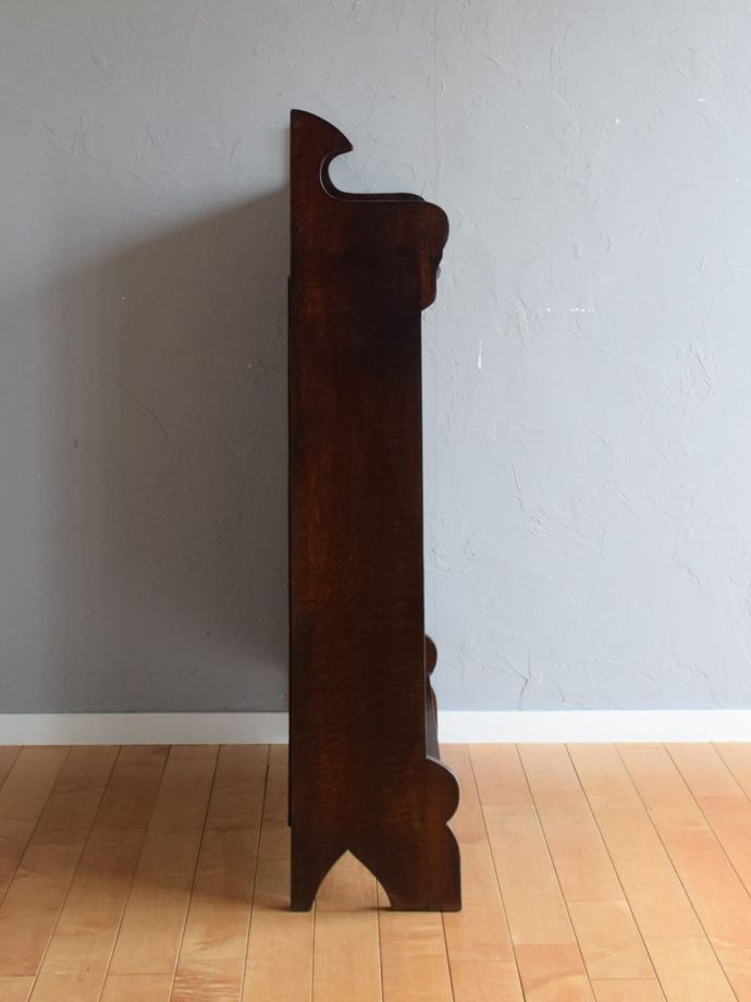 オープンシェルフの側面