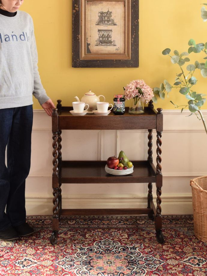 英国アンティークのワゴン