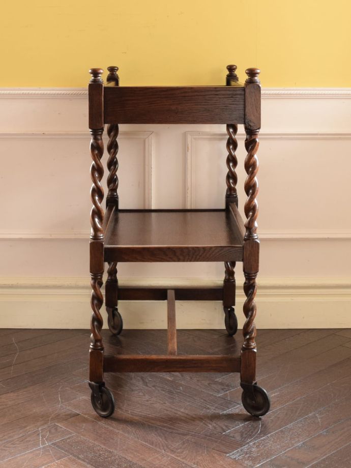 アンティークワゴンの側面