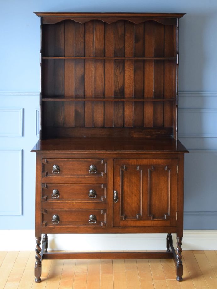 アンティークキャビネットの扉の中