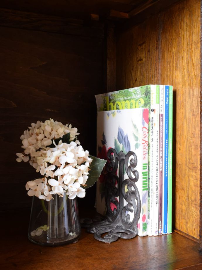 キャビネットの扉を開けると