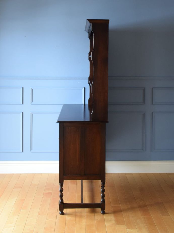 オープンシェルフの側面