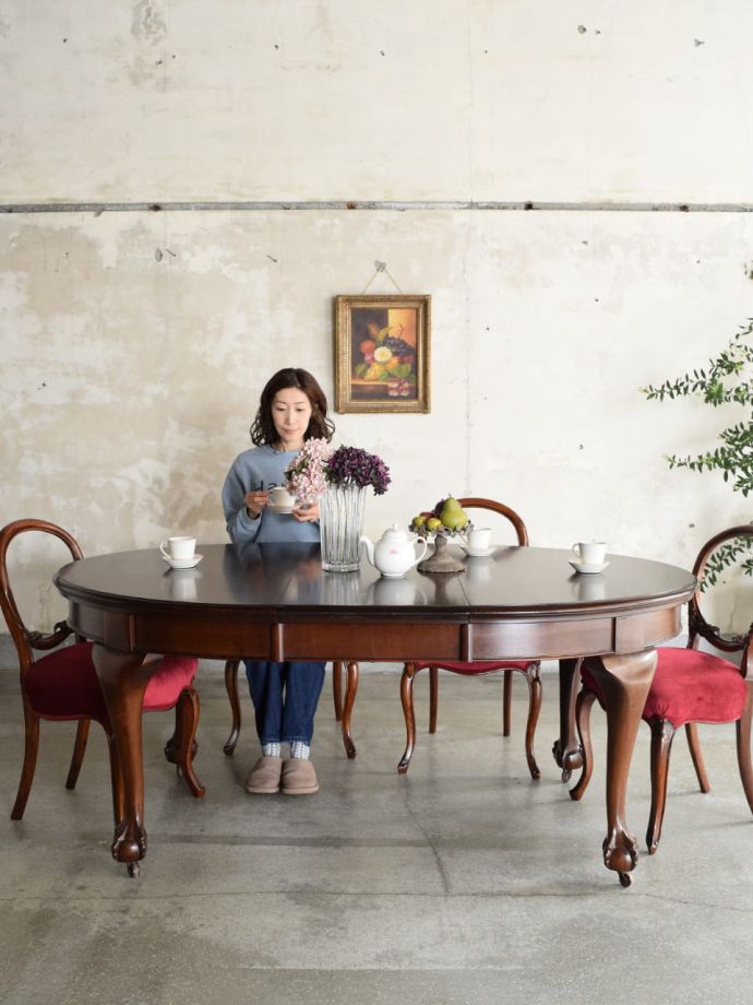 英国アンティークのテーブル