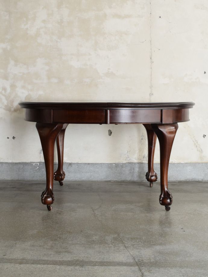 ダイニングテーブルの側面