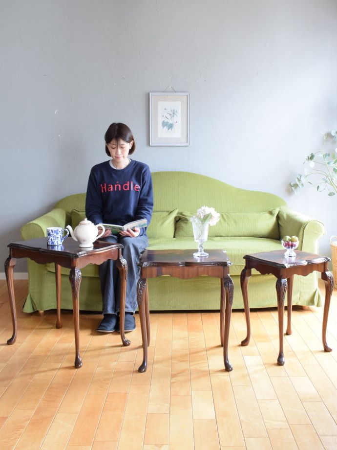 アンティークのネストテーブル